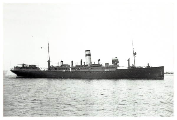 Rey Jaime I armado como crucero auxiliar durante la Guerra Civil